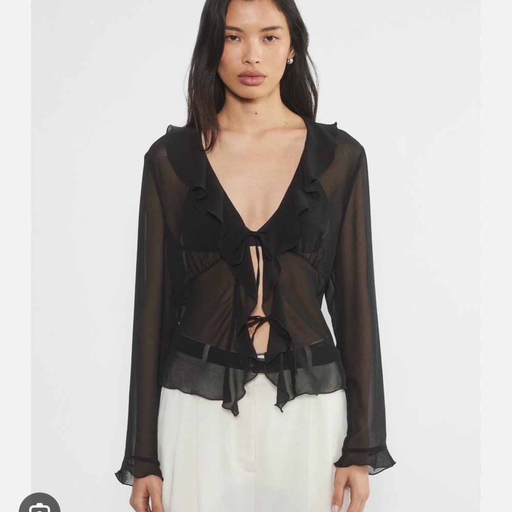 Aritzia Wilfred frenchy blouse